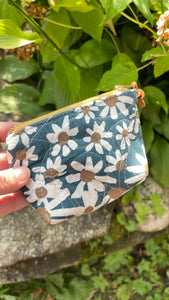 Quilted Daisy Small Pouch