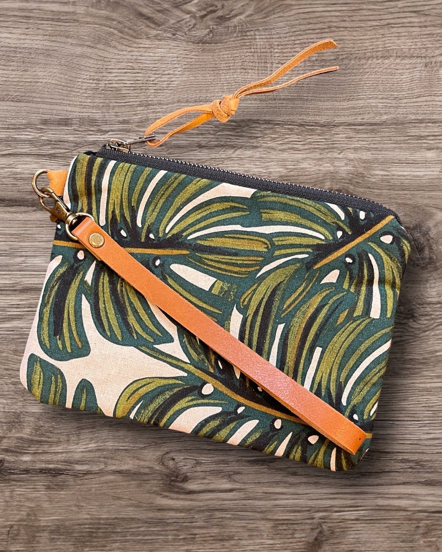 Monstera Wristlet