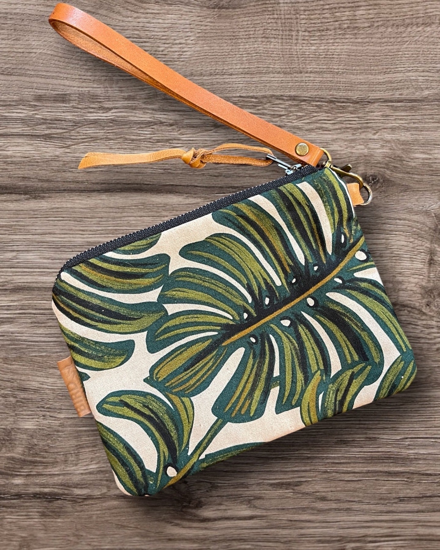 Monstera Wristlet